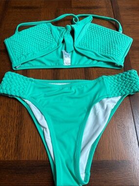 Women’s Green Bandeau Bikini Set with Knotted Detail
